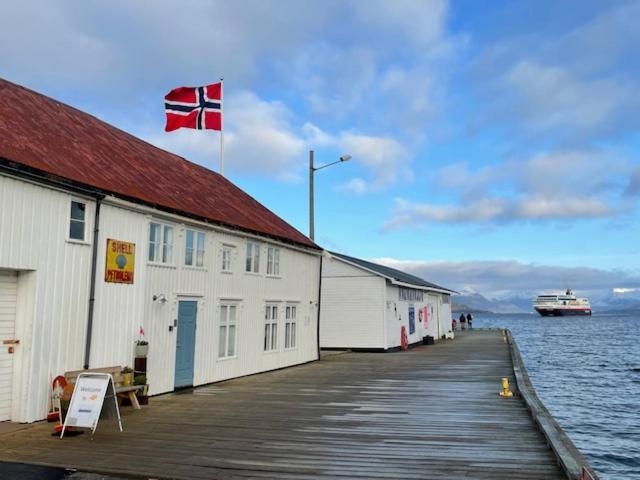 1. Etg I Dampskipsbrygga, Lodingen Havn Exteriér fotografie